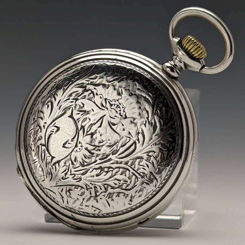 Reloj de bolsillo Longines antiguo, circa 1907, caja de plata tipo saboneta con grabados florales, en buen estado de funcionamiento.