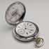 Reloj de bolsillo Longines antiguo, circa 1907, caja de plata tipo saboneta con grabados florales, en buen estado de funcionamiento.