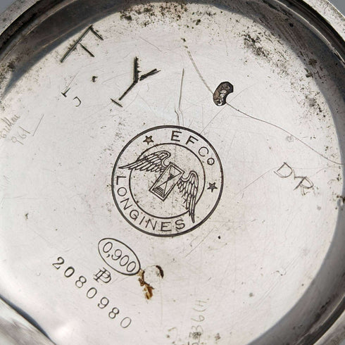 Reloj de bolsillo Longines antiguo, circa 1907, caja de plata tipo saboneta con grabados florales, en buen estado de funcionamiento.