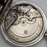 Reloj de bolsillo Longines antiguo, circa 1907, caja de plata tipo saboneta con grabados florales, en buen estado de funcionamiento.
