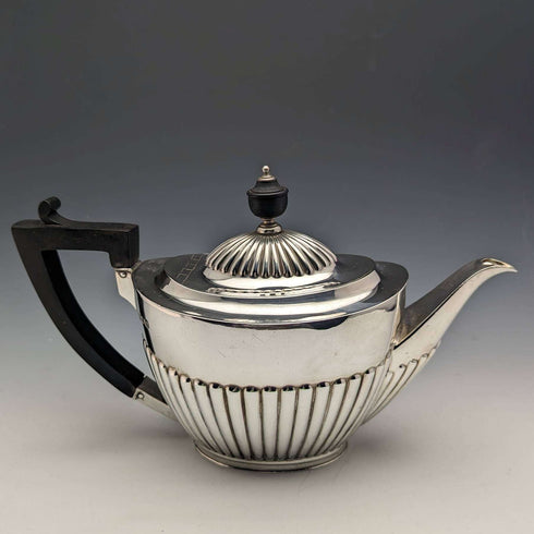 1902 British antique pure silver (925 silver) teapot 508g Goldsmiths&Silversmiths