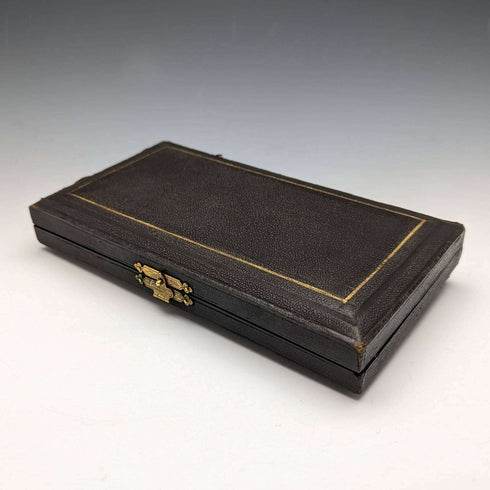 Par de cucharas para mermelada de plata chapada, estilo antiguo inglés, c. 1890, en estuche.