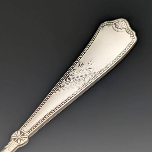 Par de cucharas para mermelada de plata chapada, estilo antiguo inglés, c. 1890, en estuche.