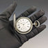 Reloj de bolsillo Longines antiguo, circa 1902, con grabado Art Nouveau, caja de plata tipo saboneta, en buen estado de funcionamiento.