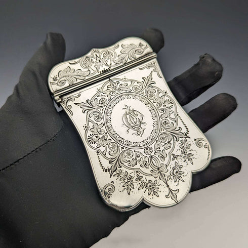 1869年 英国アンティーク 純銀製 変形カードケース 92g ROBERT THORNTON
Tarjetero antiguo de plata de ley, Reino Unido, 1869, 92 g, ROBERT THORNTON