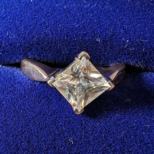 British vintage jewelry cubic zirconia 9ct gold ring