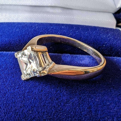 British vintage jewelry cubic zirconia 9ct gold ring